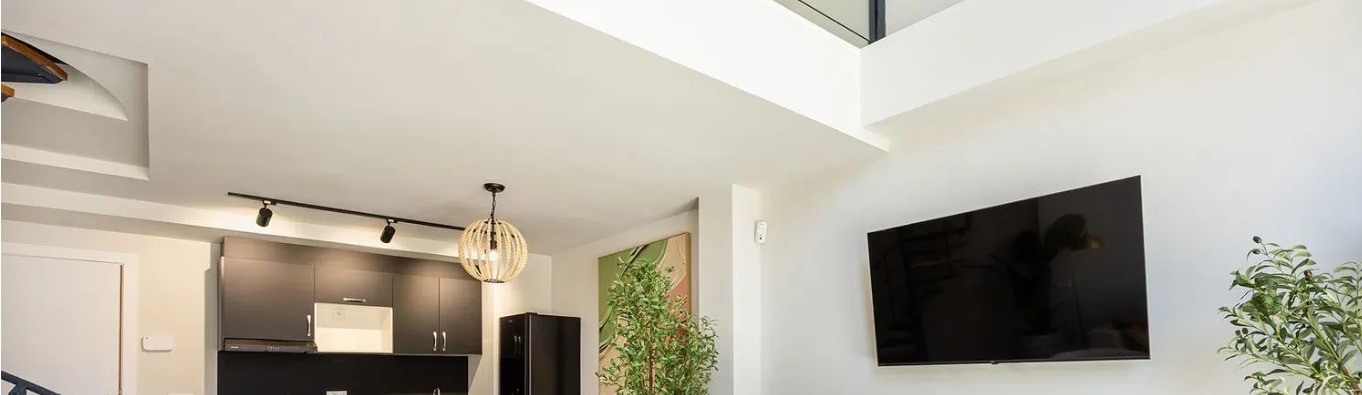 Cocina y salón de apartamento dúplex, Cabanillas