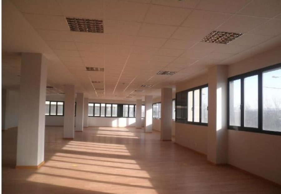 Interior de loft diáfano